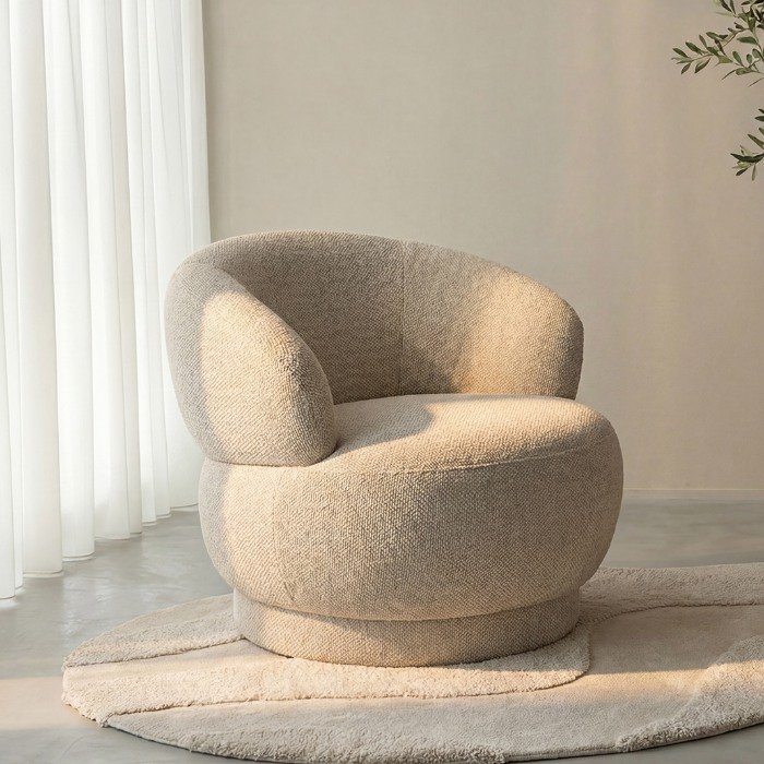 Draaifauteuil Dave in crème bouclé met lage rug in een woonkamer