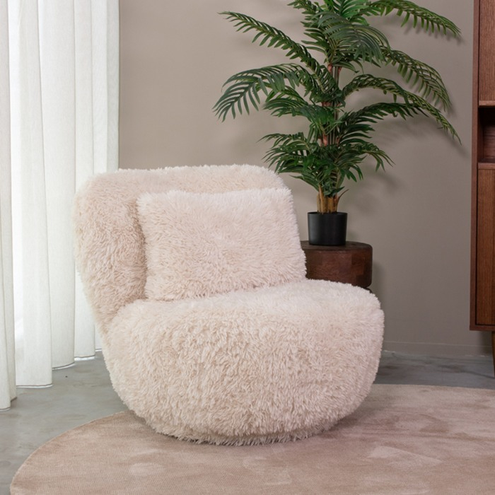Draaifauteuil Egbert in crème teddy in een woonkamer