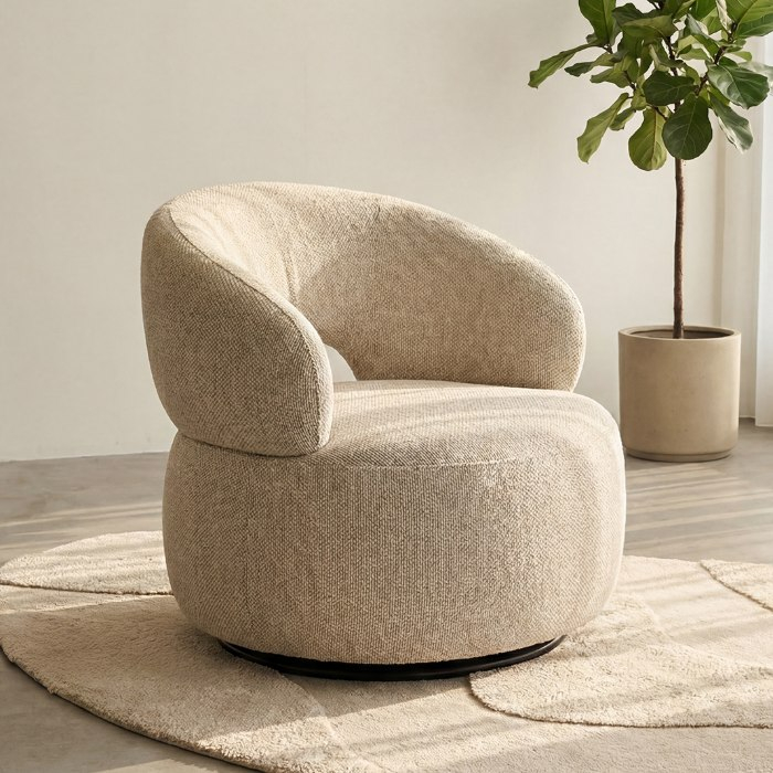 Draaifauteuil Norah in crème bouclé in een woonkamer