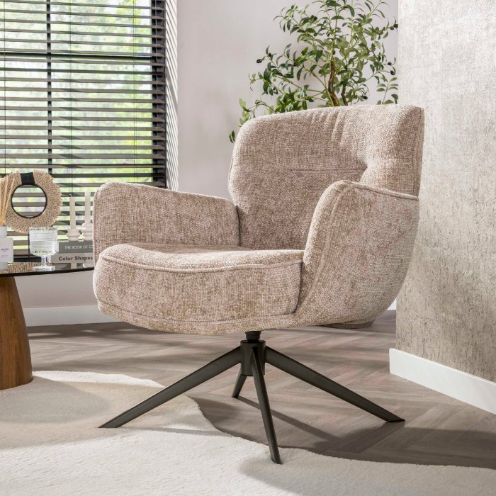 Draaifauteuil met verende rugleuning Zina beige met bruin onderstel - sfeerfoto 1