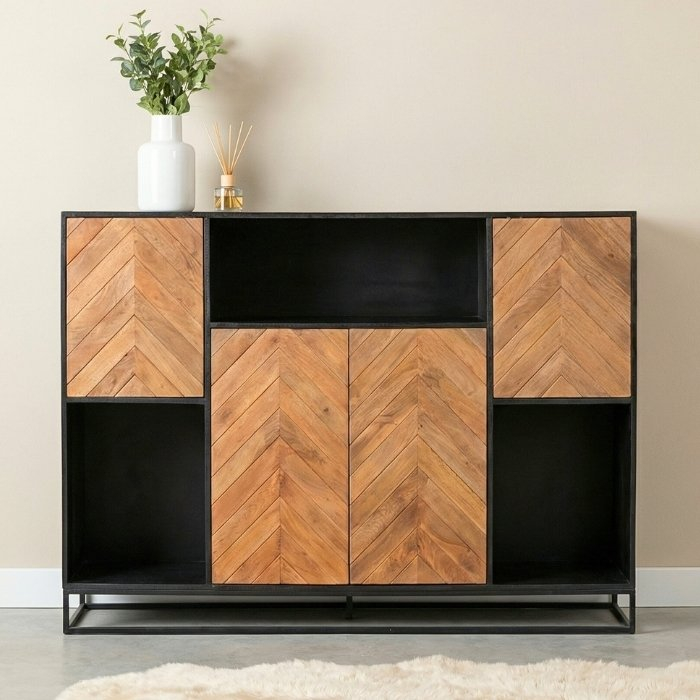 Dressette met visgraat deuren.