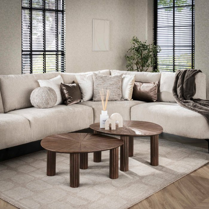 Driehoekige teakhouten salontafel Olin set van 2 - sfeerfoto 1