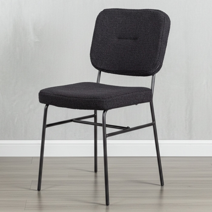 Eetkamerstoel zwart teddy stof met onderstel van staal.