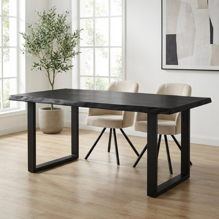 Eettafel boomstam 180 cm volledig zwart uitgevoerd.