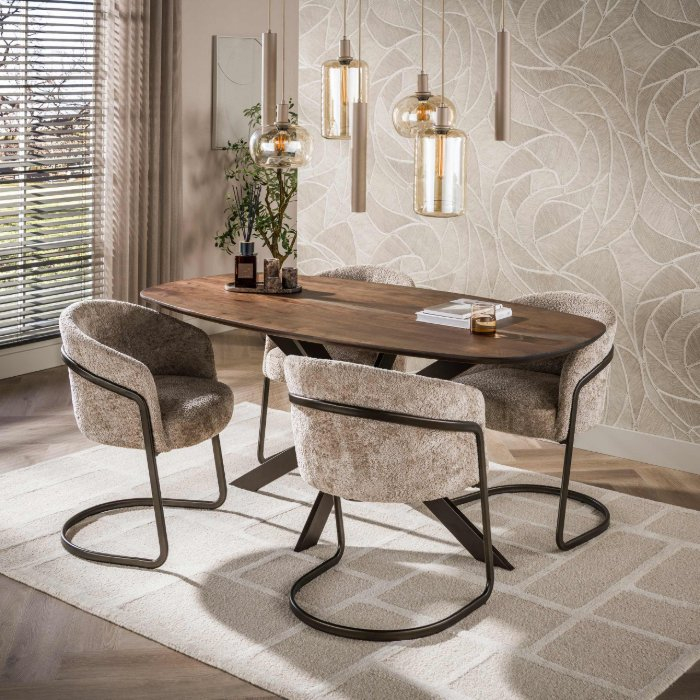Eettafel deens ovaal 180 cm Tibo acaciahout bruin met spinpoot - sfeerfoto 1