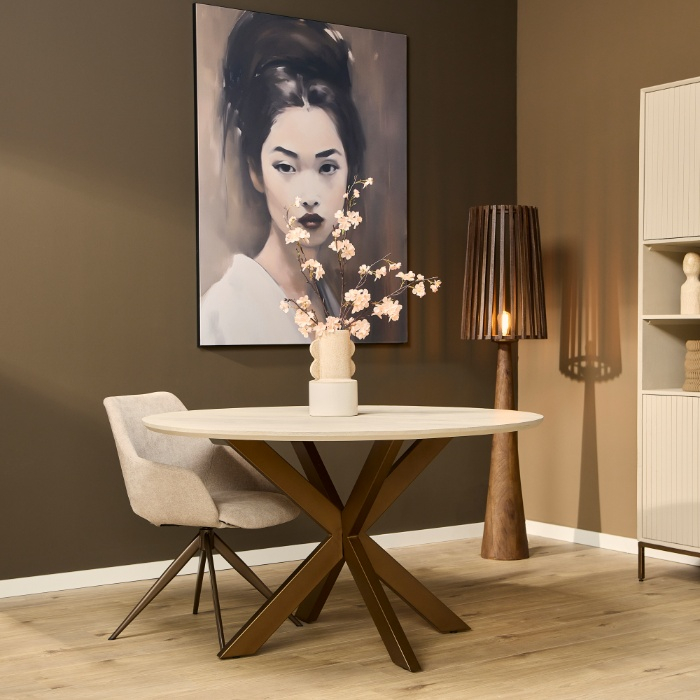 Ronde eettafel Madison zand 130 cm met bronskleurig matrix onderstel en stoel