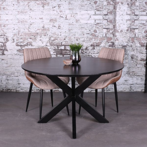 Ronde eettafel van zwart gemaakt mangohout met een staal onderstel in het zwart.