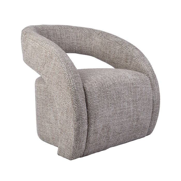 Fauteuil met armleuning Anke in taupe met katoen in de stof, schuin van voren