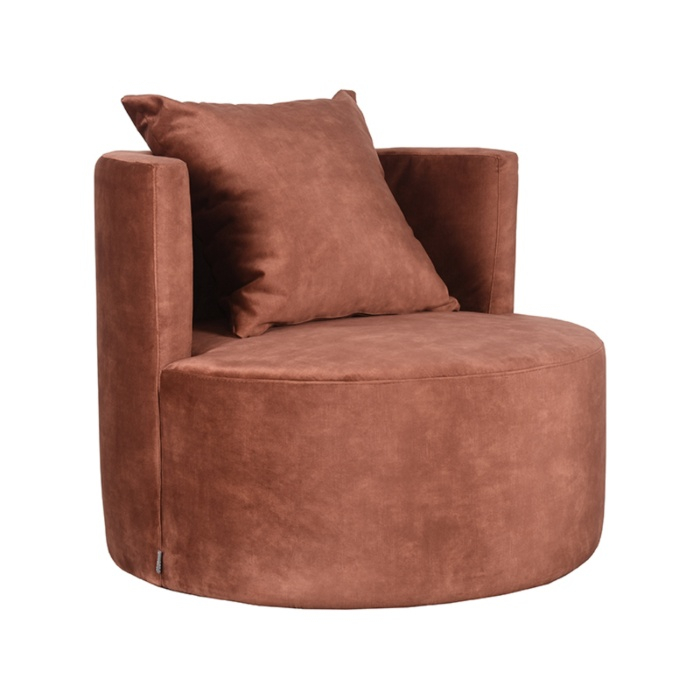 Fauteuil met armleuning Emma in roest velvet, schuin van voren