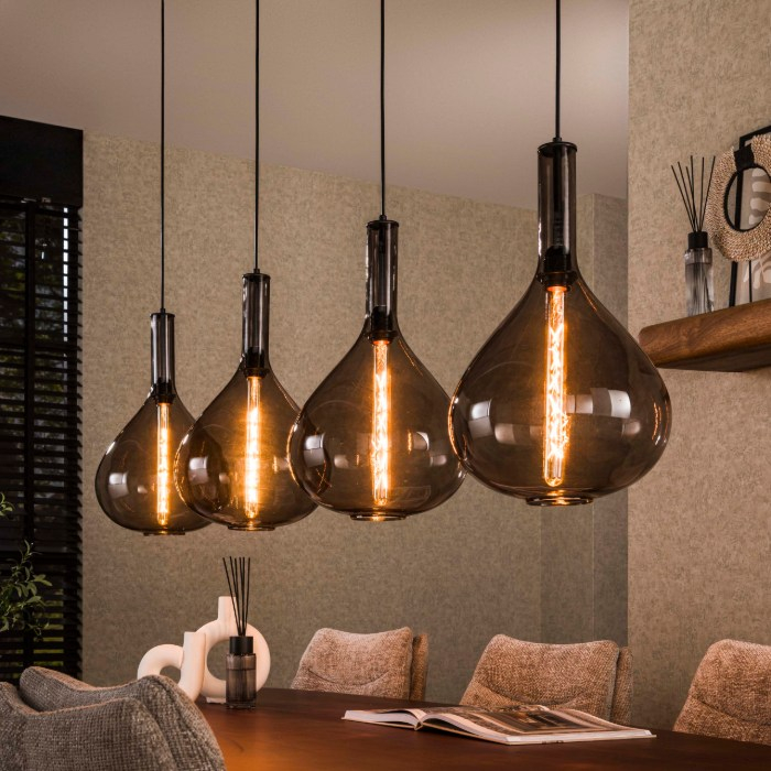 Glazen hanglamp met 4 lampen Malou zwart - sfeerfoto 1