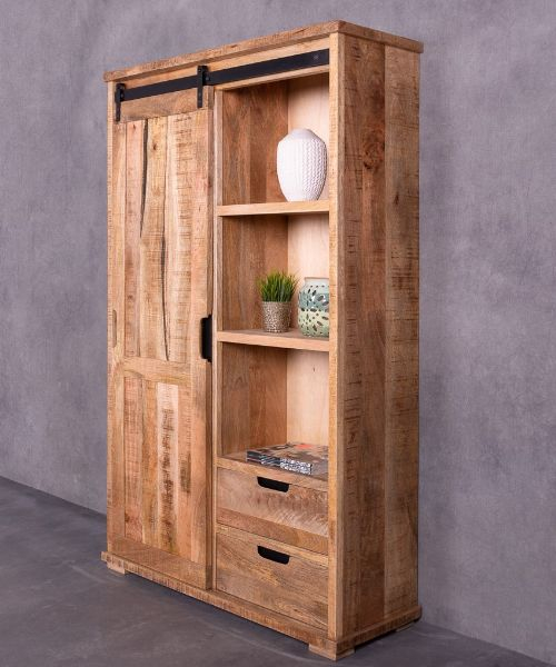 Mangohouten kast met schuifdeur.