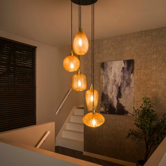 Hanglamp vide amber glas met 5 lampen Adra - sfeerfoto 1