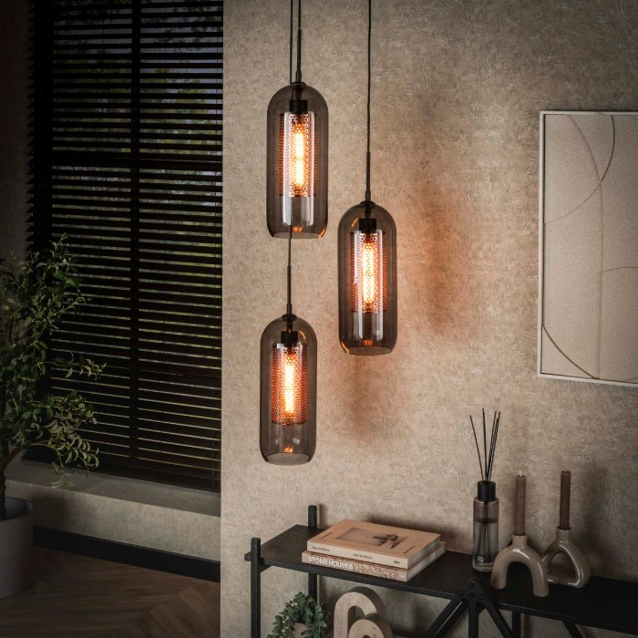 Hanglamp voor vide Malou zwart met 3 glazen kappen - sfeerfoto 1