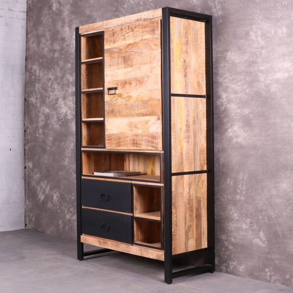 Industriële kast gemaakt van mangohout met twee laden, open vakken en een deur.