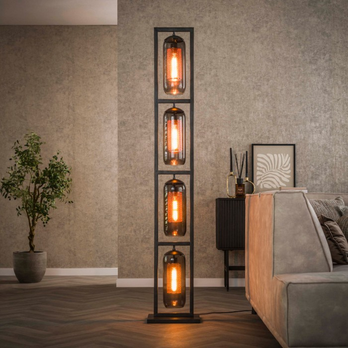 Hoge vloerlamp 4 glazen kappen met koperen gaas Malou - sfeerfoto 1