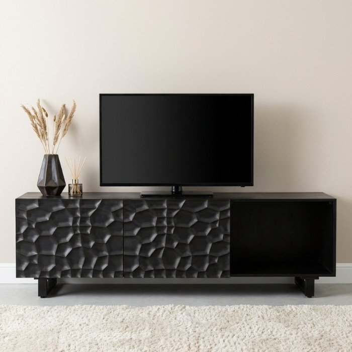 Tv meubel hout in het zwart met drie deuren en open vak.