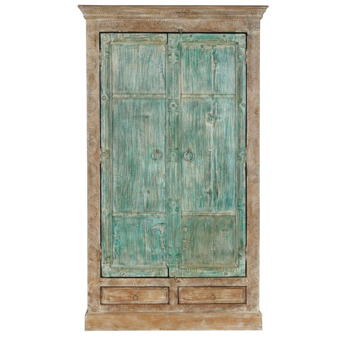 Grote Indiase kast met oude groene deuren