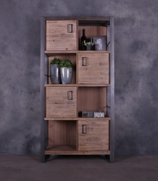 Industriële wandkast van acaciahout met grijs metaal. 180cm hoog en 90cm breed. 4 deuren 4 open vakken.