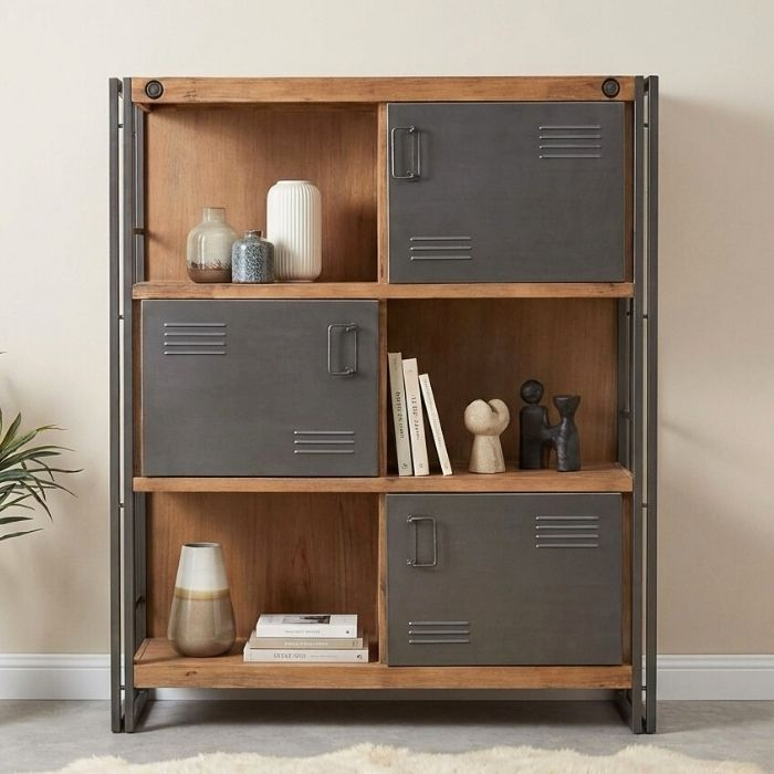 Industriële wandkast met grijs metaal.