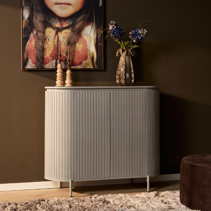 Kabinetkast Solana taupe mangohout 115 cm in sfeervol interieur