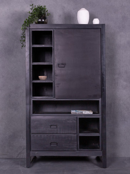 180 cm hoge mangohouten kast. Zwart met een deur, open vakken en twee laden. 