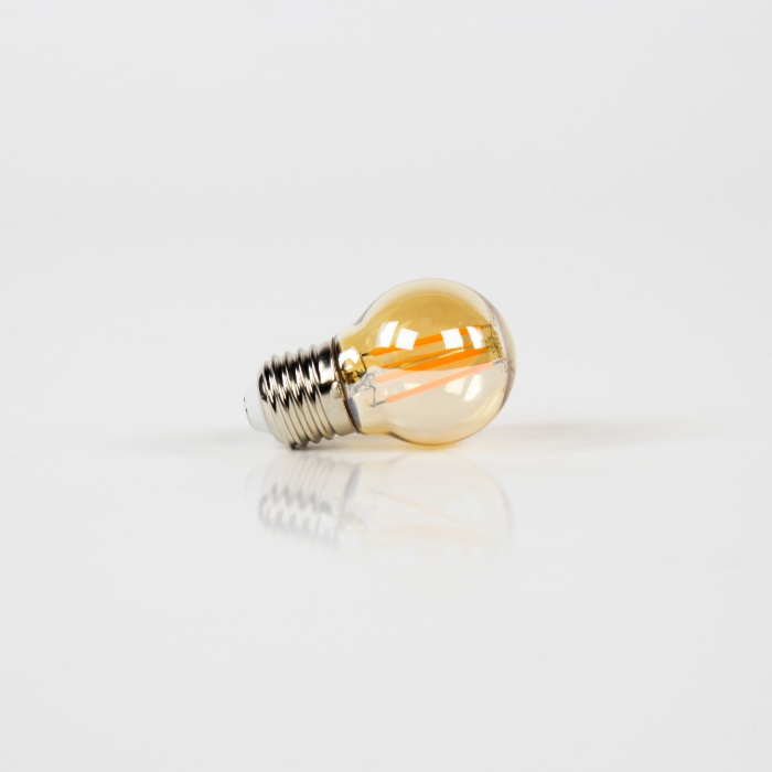 LED filamentlamp bol 4,5 cm E27 amber dimbaar - vooraanzicht