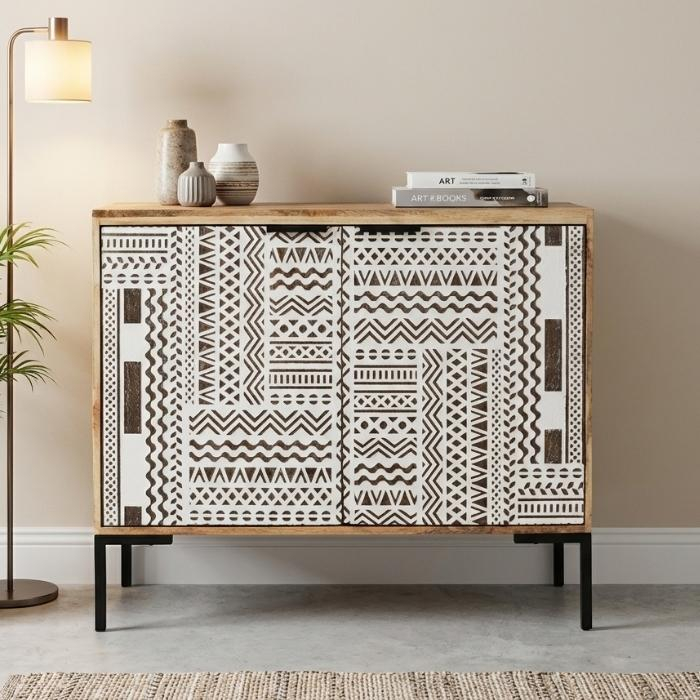 Mangohouten dressoir 100 cm met witte deuren.