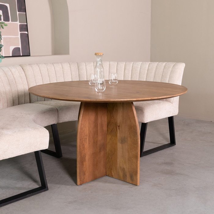 Eettafel Mette in mangohout naturel aan de eettafel
