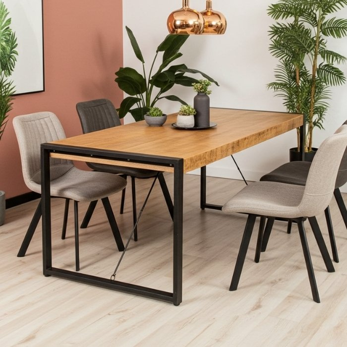 Britt eettafel mango.