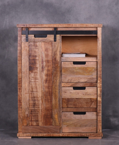 Industriële kast gemaakt van mangohout met drie laden en een schuifdeur.