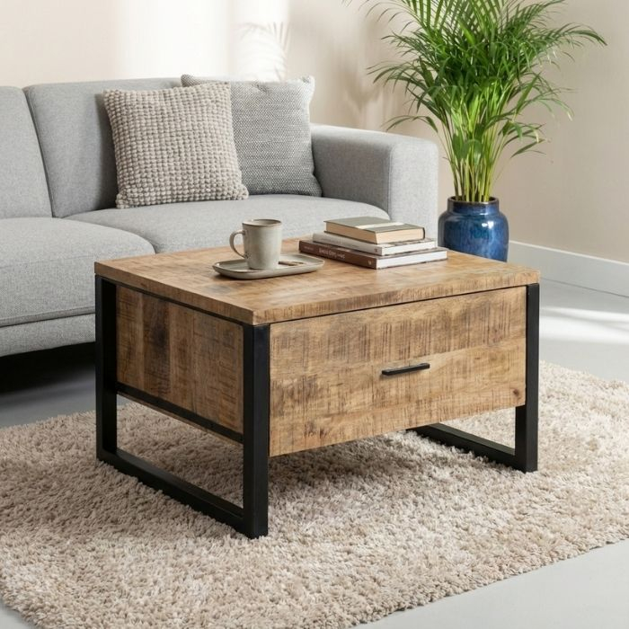Mangohouten salontafel met lades.