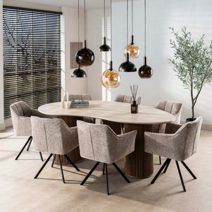 Niervormige eettafel keramiek 215 cm Axel met drie cilinderpoten - sfeerfoto 1