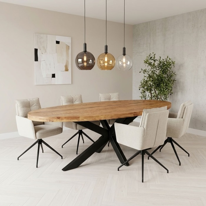 Grote ovale eettafel voor zes personen met beige armstoelen en een olijfboom in de eetkamer