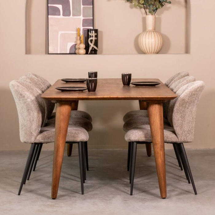 Ovale eettafel Floor 190 cm in mangohout naturel aan de eettafel