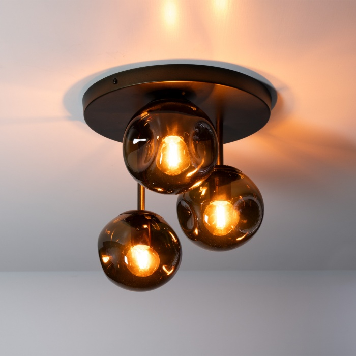 Plafondlamp met 3 bruine glazen bollen Remo - sfeerfoto 1