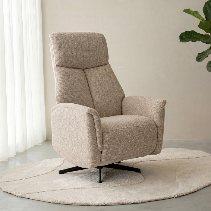 Relaxfauteuil Hidde in crème bouclé in een woonkamer