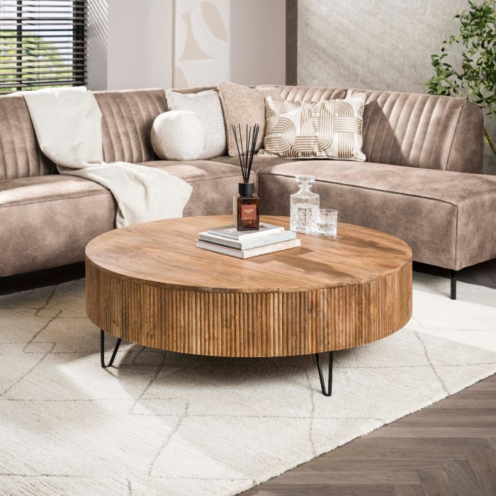 Ronde salontafel mangohout 120 cm Kira naturel - sfeerfoto 1