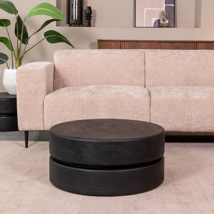 Ronde salontafel Mees 70 cm in mangohout zwart in een woonkamer