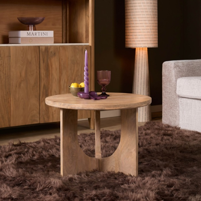 Salontafel Guus naturel mangohout 60 cm gestyled in de woonkamer