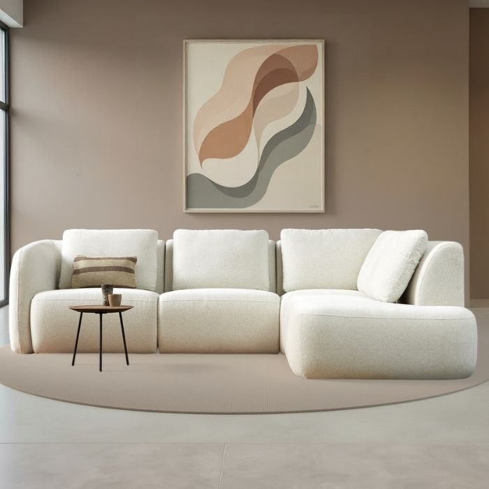 Sfeerafbeelding hoekbank Cloud met ottoman rechts. 