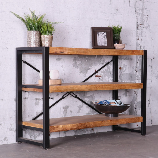 Sidetable mangohout met drie planken.