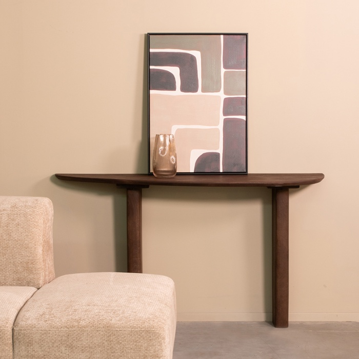 Sidetable Wouter in mangohout donkerbruin in een woonkamer