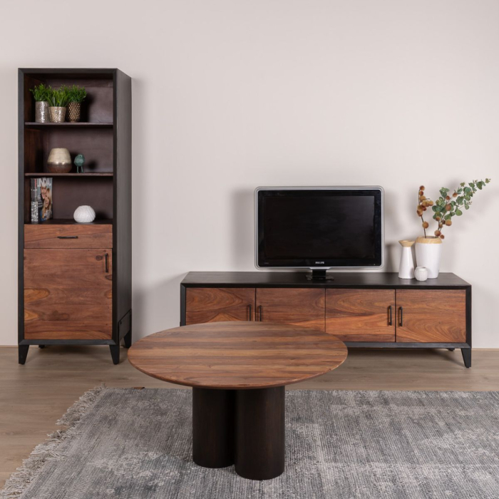 Tv wandmeubel. Complete woonkamer met donker houten meubels