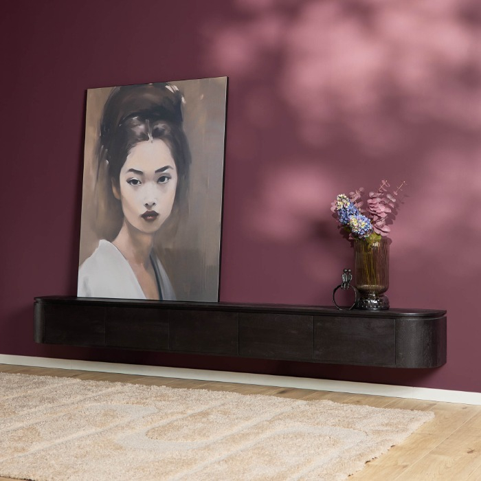 Zwevend tv-meubel Excellent zwart mangohout 280 cm in sfeervolle woonkamer
