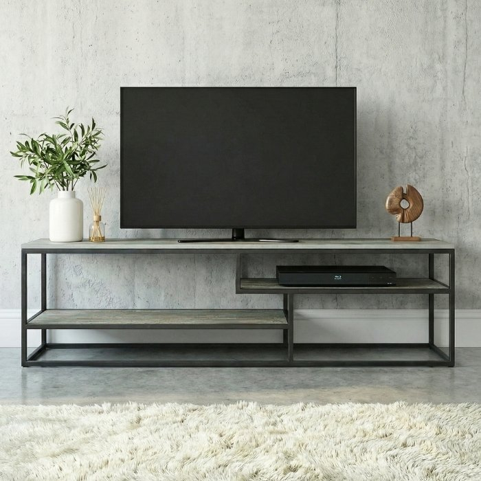 Industrieel tv meubel 165 cm met open vakken.