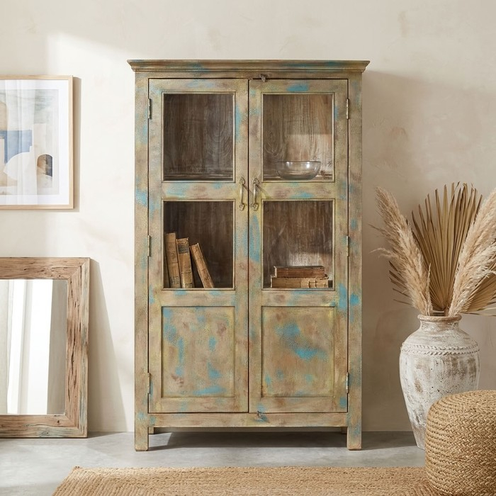 Vintage vitrinekast uit India met sleets hout en turquoise verfresten