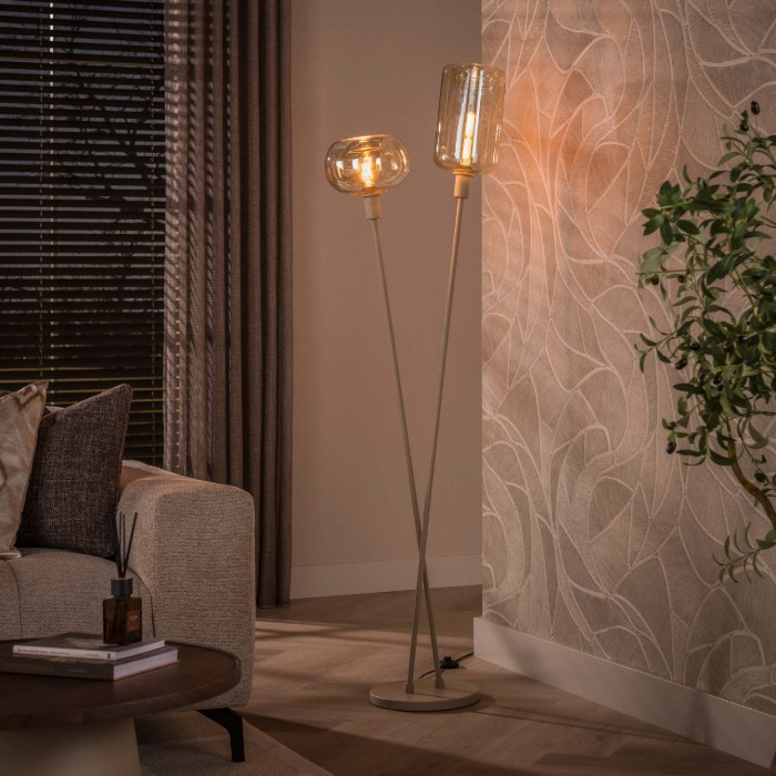 Vloerlamp met 2 glazen kappen Nika beige amber glas - sfeerfoto 1