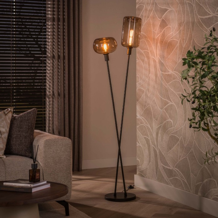 Vloerlamp met 2 smoke glazen kappen Nika bruin - sfeerfoto 1