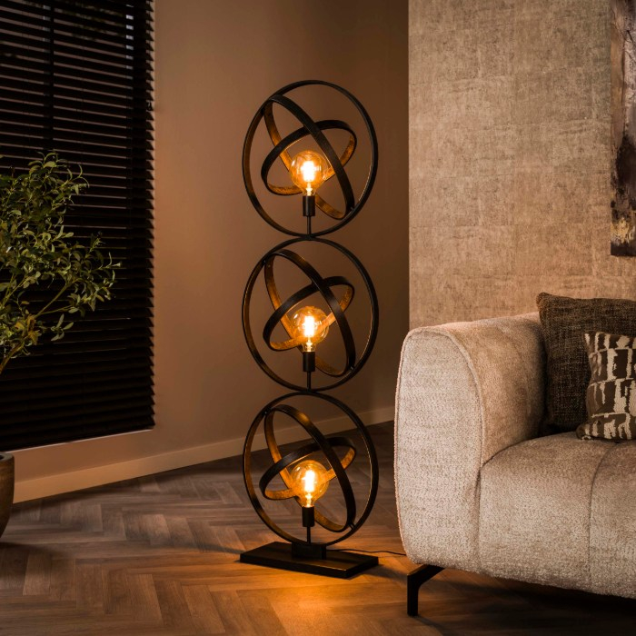 Vloerlamp met 3 draaibare ringen Bela zwart metaal - sfeerfoto 1