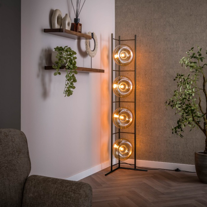 Vloerlamp met 4 glazen bollen Rona amber glas - sfeerfoto 1